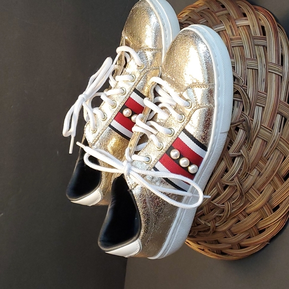 SKECHERS SHOES Decorative Gold and Red. SZ.8.5 - Picture 1 of 11